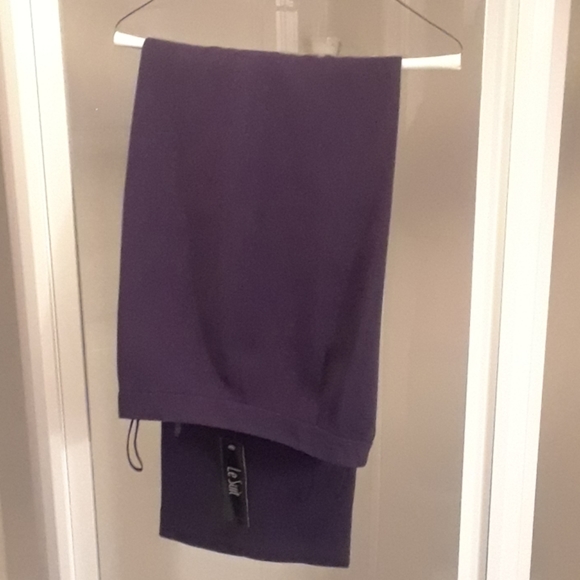 Suit - Picture 3 of 4